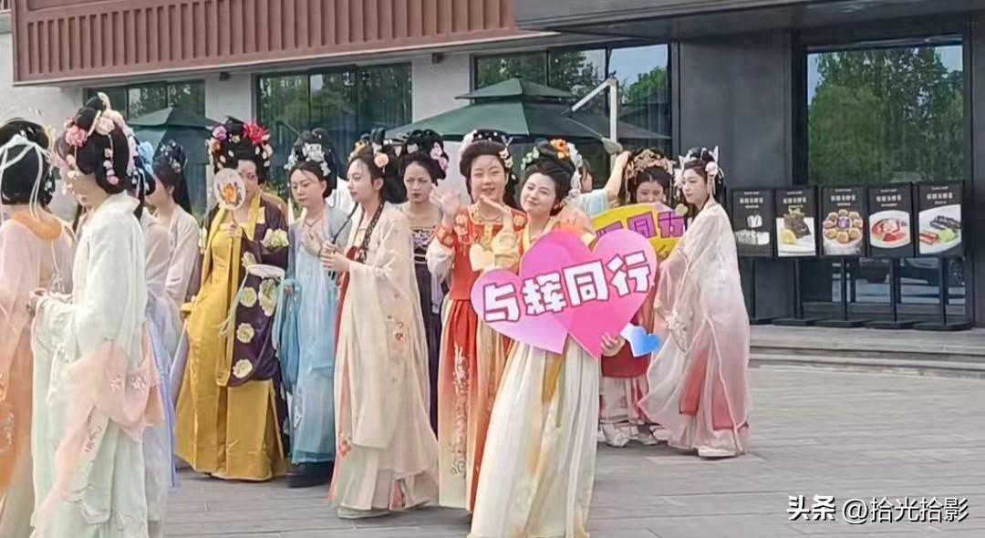 乐死人，董宇辉在洛阳彩排，视频刚刚播出就让人笑晕在评论区