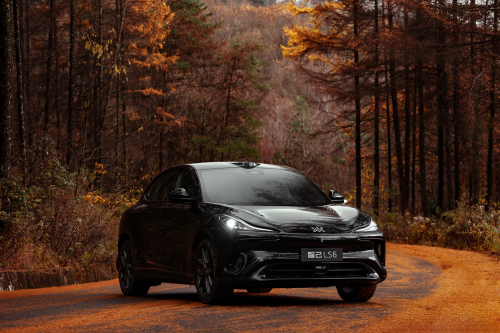 智己LS6车身安全设计揭秘：高强度材料与先进技术的融合