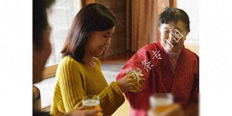 和姐姐抱团养老3年花30万，苦不堪言，才知道这是多么错误的决