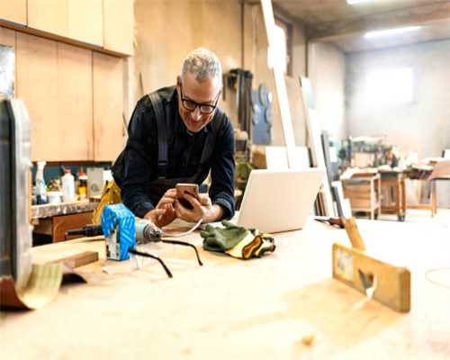 连城县第十八届人大常委会第二十七次会议召开