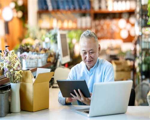 乾隆为报答王小二的一餐之赠乾隆亲笔给他题了“皇饭儿”三个字