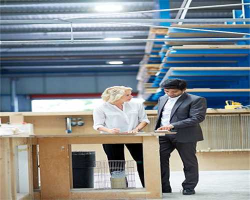 石窝披“绿装” 荒山变“花果山”——重庆市彭水县石漠化治理见闻