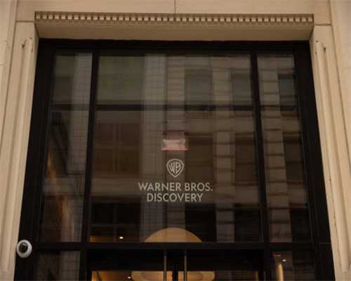 一帧中国丨从塔公草原眺望雪山群峰（2024年10月8日）