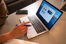 东莞太子酒店大堂：一步一景，奢华体验从这里开始